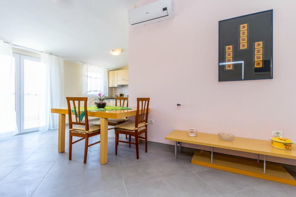 Apartment Mirjana Pula Habitación foto