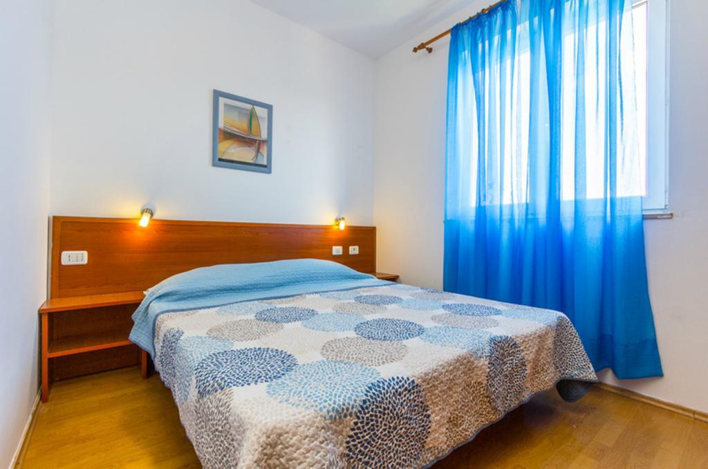 Apartment Mirjana Pula Habitación foto