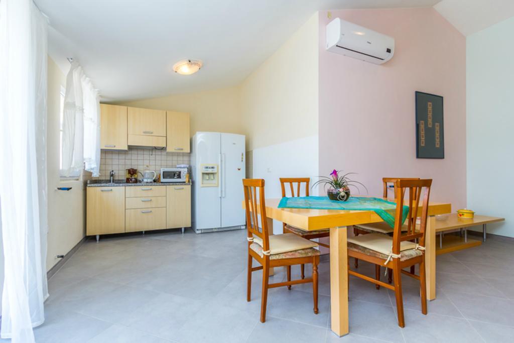 Apartment Mirjana Pula Habitación foto